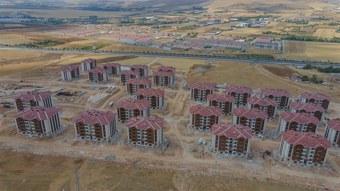 TOKİ, Elazığ depremi sonrası konutların inşasının uzamaması için firmanın "pazarlık usulüyle" belirlendiğini bildirdi
