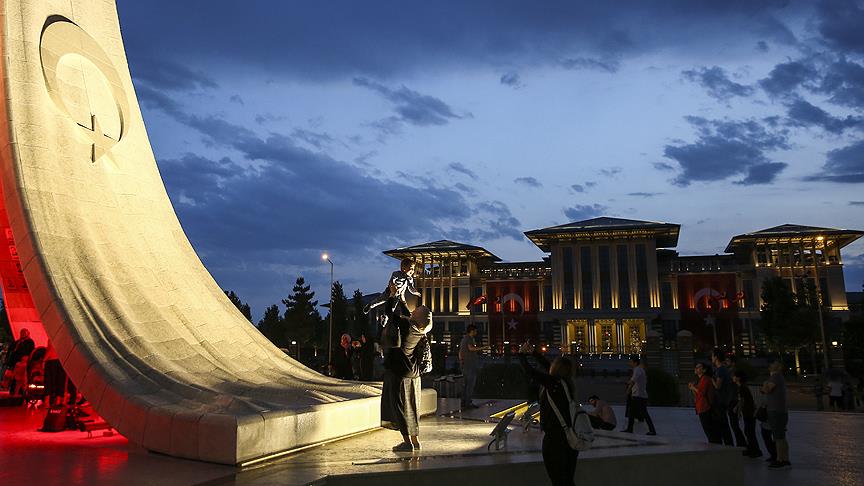 Vatandaşlar Yurt Genelinde 'Demokrasi Nöbeti' Tuttu