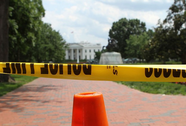 Beyaz Saray Giriş Çıkışa Kapatıldı