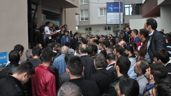 İşsizlik Oranı Yüzde 12.7'ye Çıktı