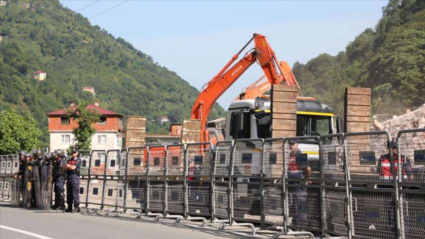 Fırtına Vadisi'nde Kaçak Yapıların Yıkımına Başlandı