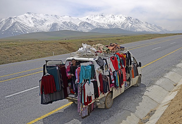 Depremde İş Yeri Hasar Gördü "Mobil" Satışa Başladı