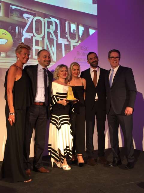 Zorlu Center Ödüle Doymuyor