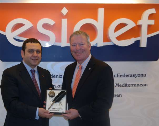 ABD’nin Orlando Şehri Belediye Başkanı, ESİDEF’in Misafiri Olarak İzmir’e Geldi. 
