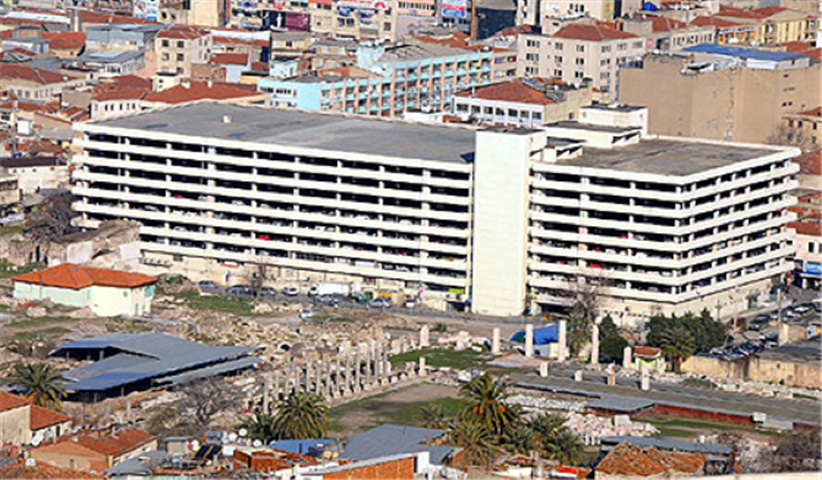 "İzmir'de Otopark Krizi Var"