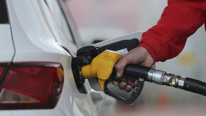 "Benzinde 17 kuruş indirim"