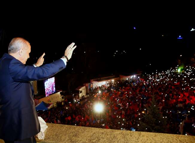 Yeni Sistemin İlk Cumhurbaşkanı Seçildi
