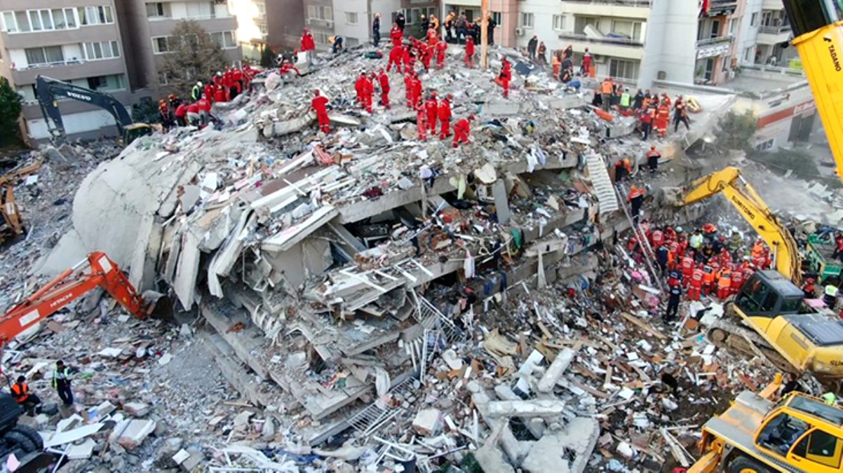 İzmir depreminde yıkılan binaların hurdaları ihaleyle satışta!