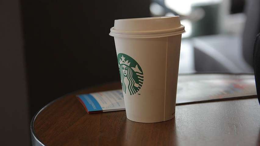 Starbucks 8 Bin Mağazasını Yarım Günlüğüne Kapatacak