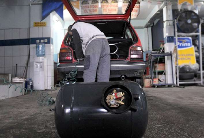 Otomobiller Tam "Gaz"