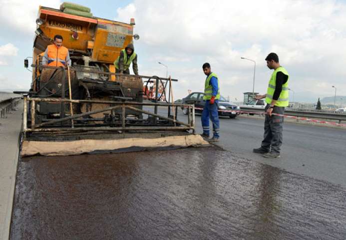 İzmir Yollarına “Kaydırmaz” Asfalt