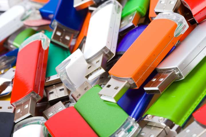 Tatil Öncesi Çalışanlar En Çok USB Bellek Ve Şarj Aleti Alıyor