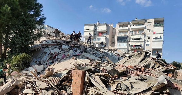 İzmir'deki depremde can kaybı 17'ye, yaralı sayısı 709'a yükseldi