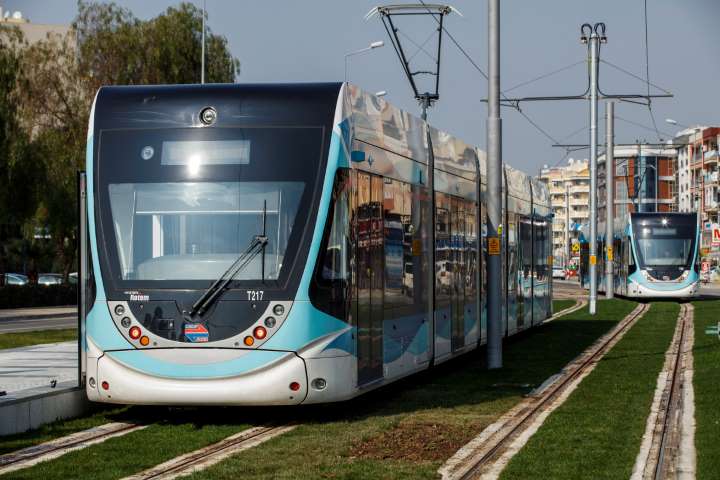 Karşıyaka Tramvayı'nın 17 Aracı da Geldi