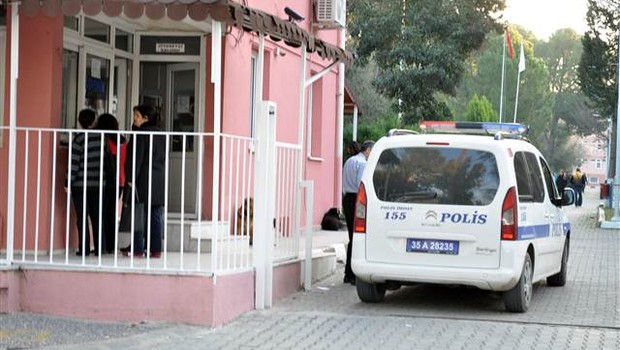 İzmir'de Kız Öğrenci Yurduna 'Terör' Operasyonu