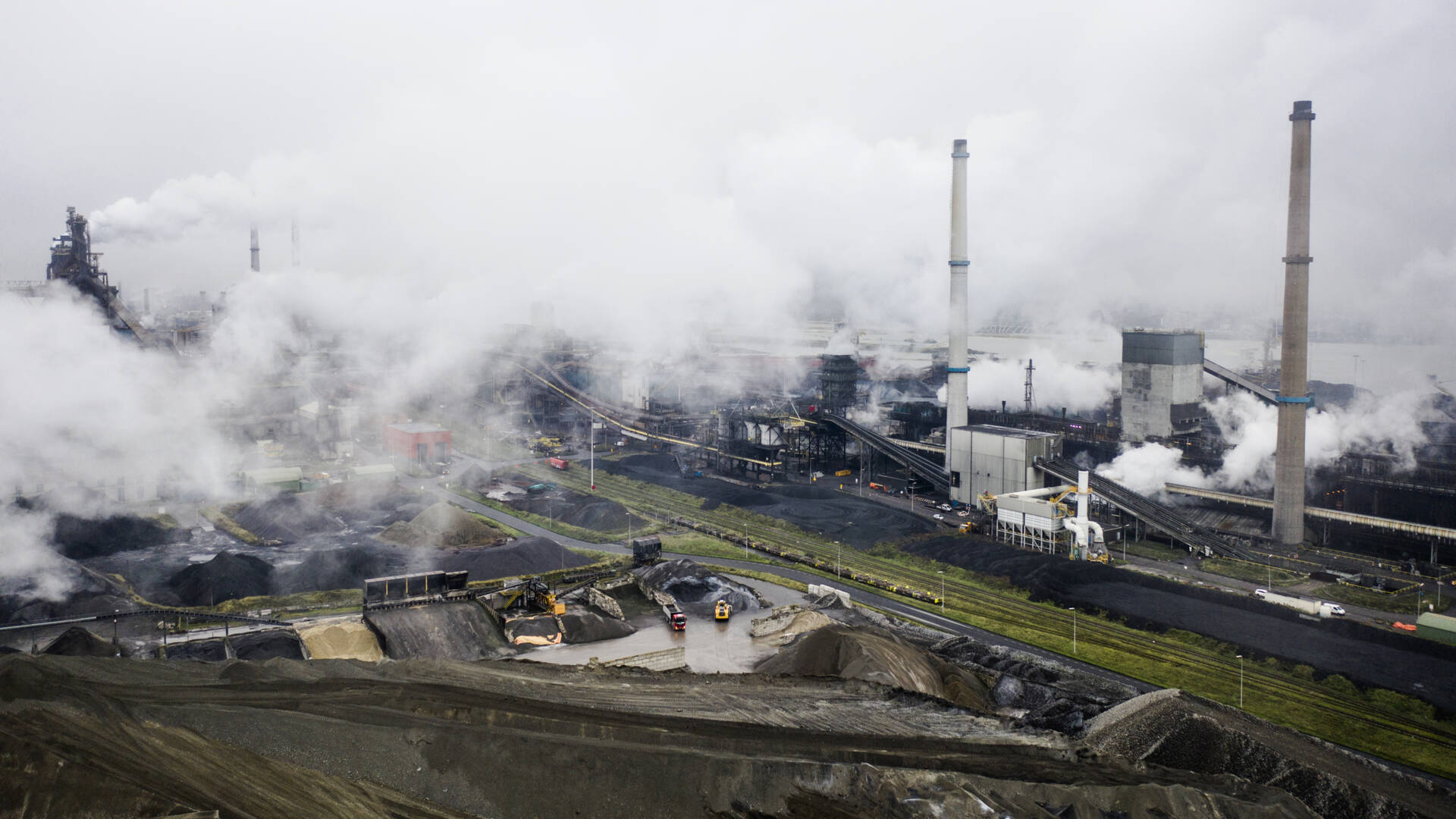 Tata Steel Hollanda fabrikasının siyah kar ile başı dertte