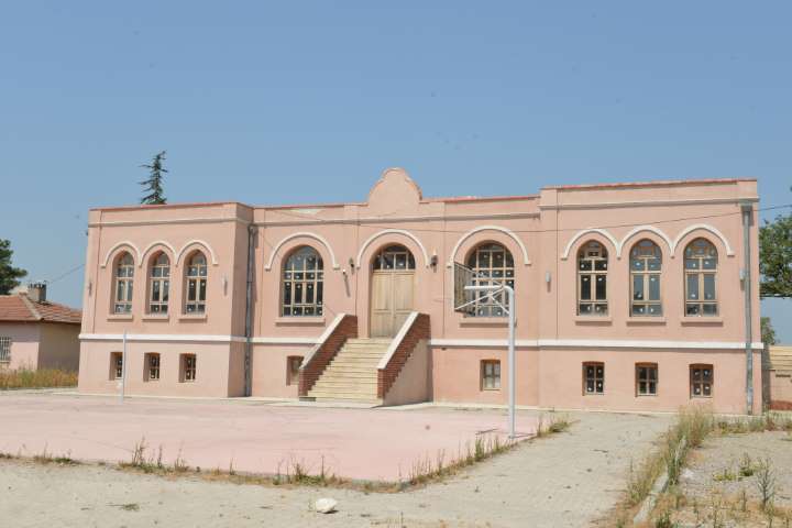 Asırlık Taş Mektebe Büyükşehir Eli Değdi