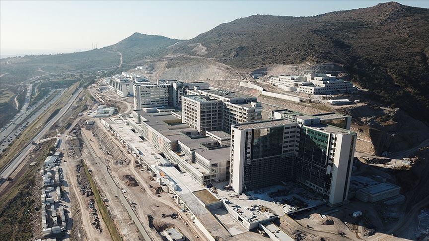 İzmir'in 'Sağlık Üssü'nde Binalar Yükseliyor