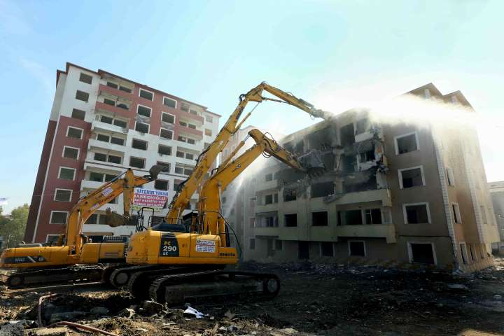 “Bağcılar’da 172 Daireli Site Kentsel Dönüşüm İçin Yıkıldı”