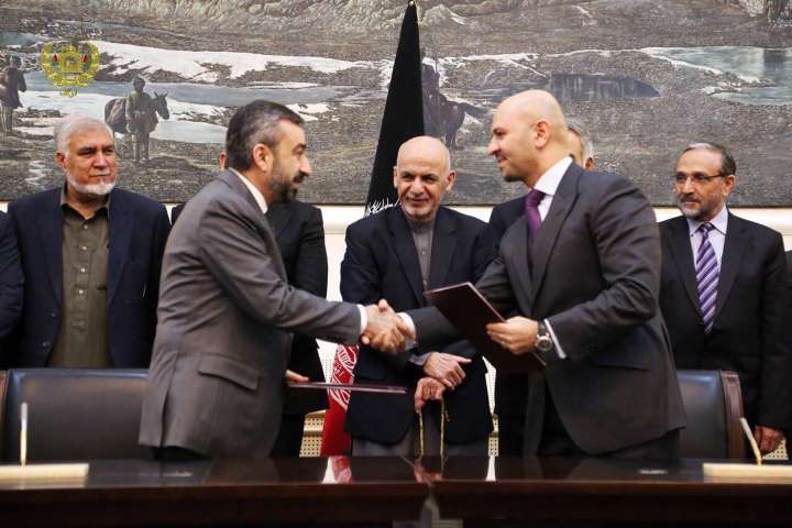 Vefa, Afganistan Devletine Fabrika Kuruyor