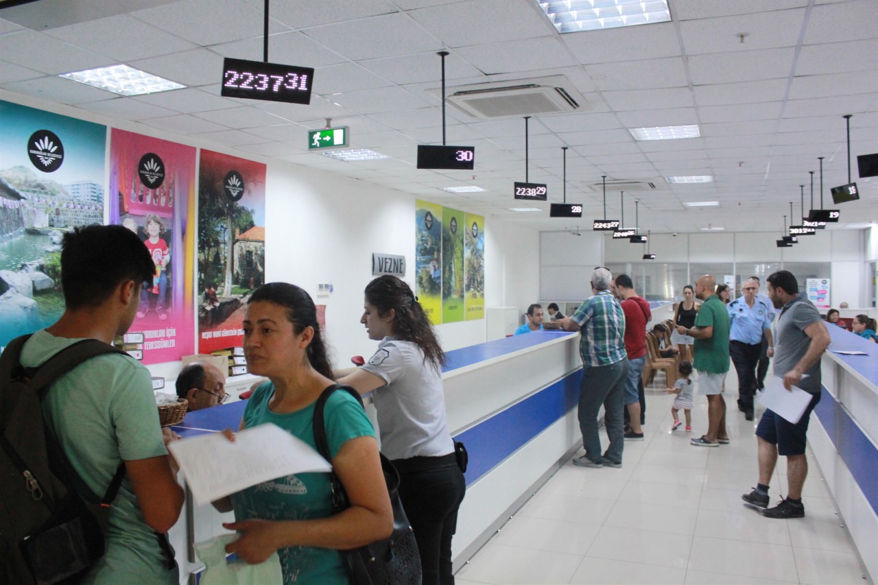 Karabağlar’da Vezneler Hafta Sonu Açık