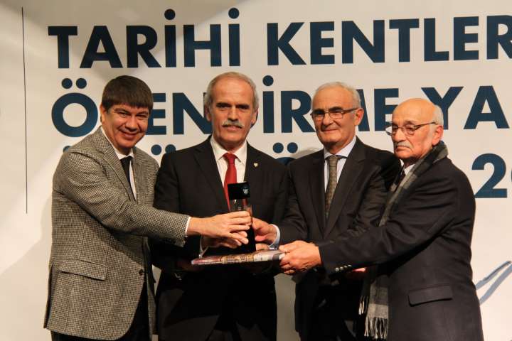 Tarihi Kentler Ödüllerini YAPEX Fuarı’nda Aldı