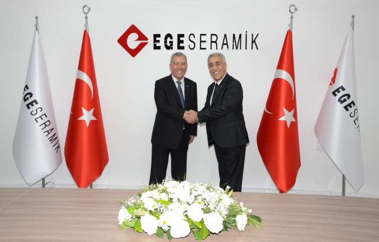 Ege Seramik’ te Bayrak Değişimi