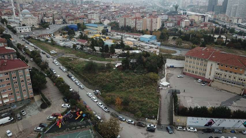 İBB, Ünalan Metro ve Uzunçayır Metrobüs Durağı Yakınındaki Arazisini Satışa Çıkardı...