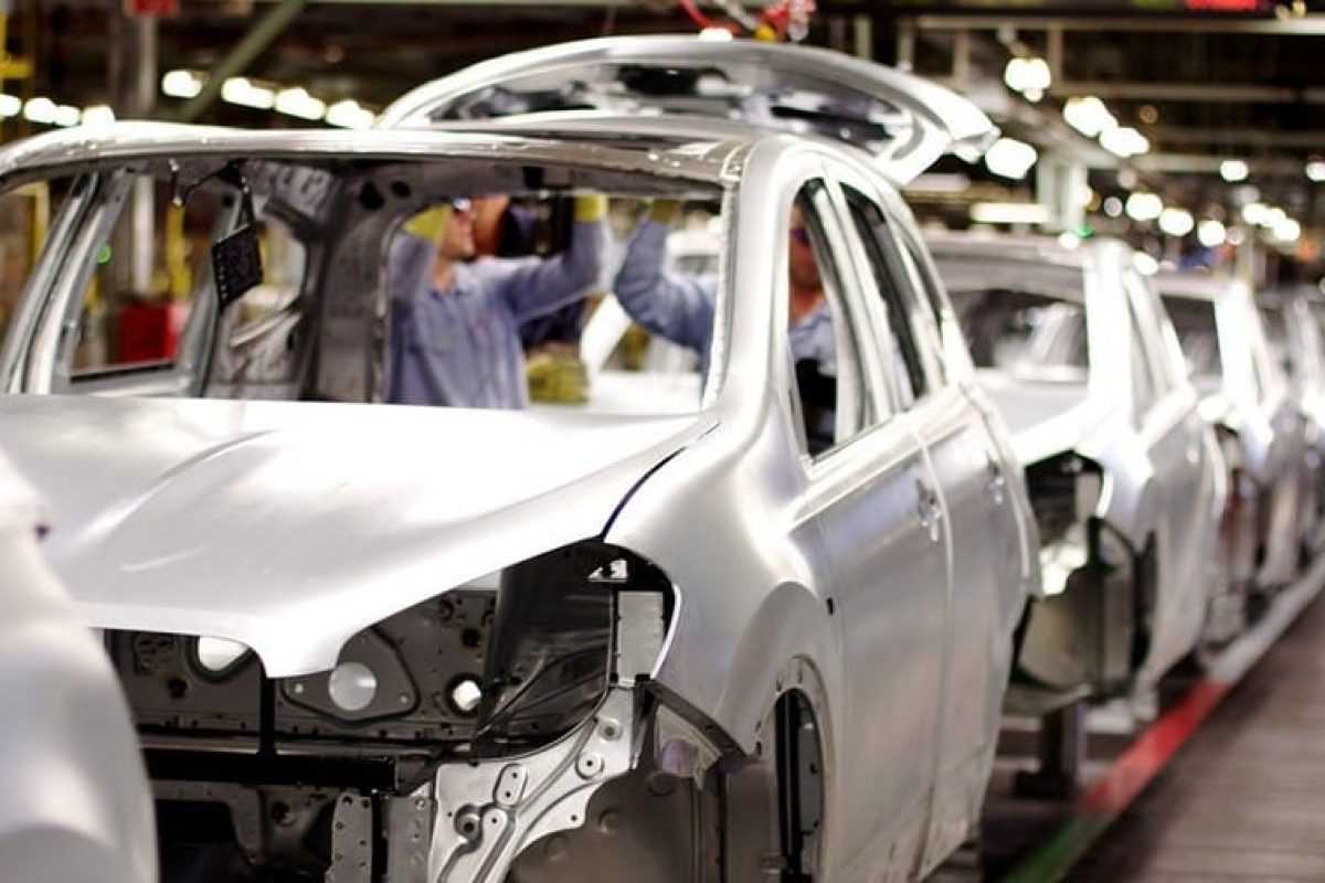 İngiltere'de Otomobil Üretimi Düşüşe Geçti