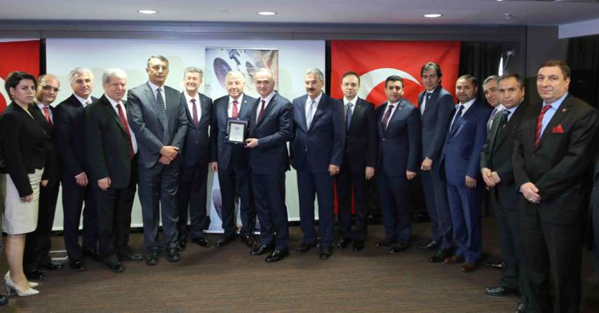 Bakan Özlü, Kemalpaşalı Sanayicilerle Buluştu