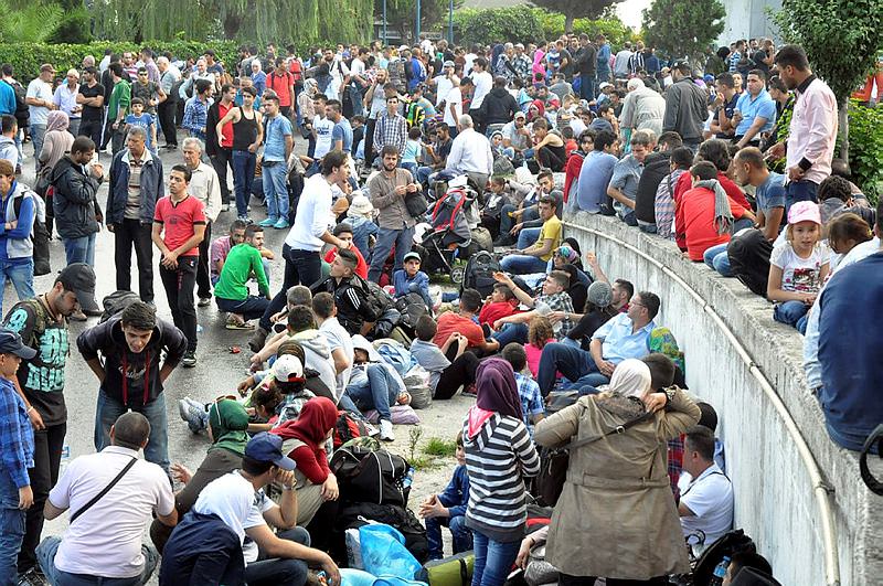 On Binlerce Kişi Türkiye'ye Akın Ediyor