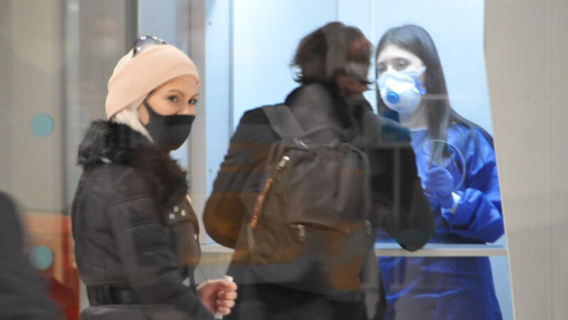 Bakan Koca'dan İngiltere, Hollanda, Danimarka ve G.Afrika'dan gelen yolcularla ilgili açıklama