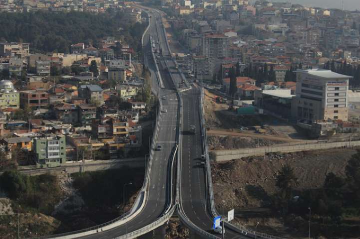 Büyükşehir İzmir’e Yeni Bir Yol Daha Kazandırdı Uçanyol “Homeros Bulvarı” Oldu, Cumartesi Açılıyor.