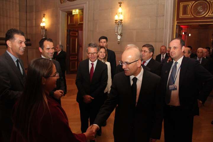 Şimşek, Yabancı Yatırımcılarla Bir Araya Geldi