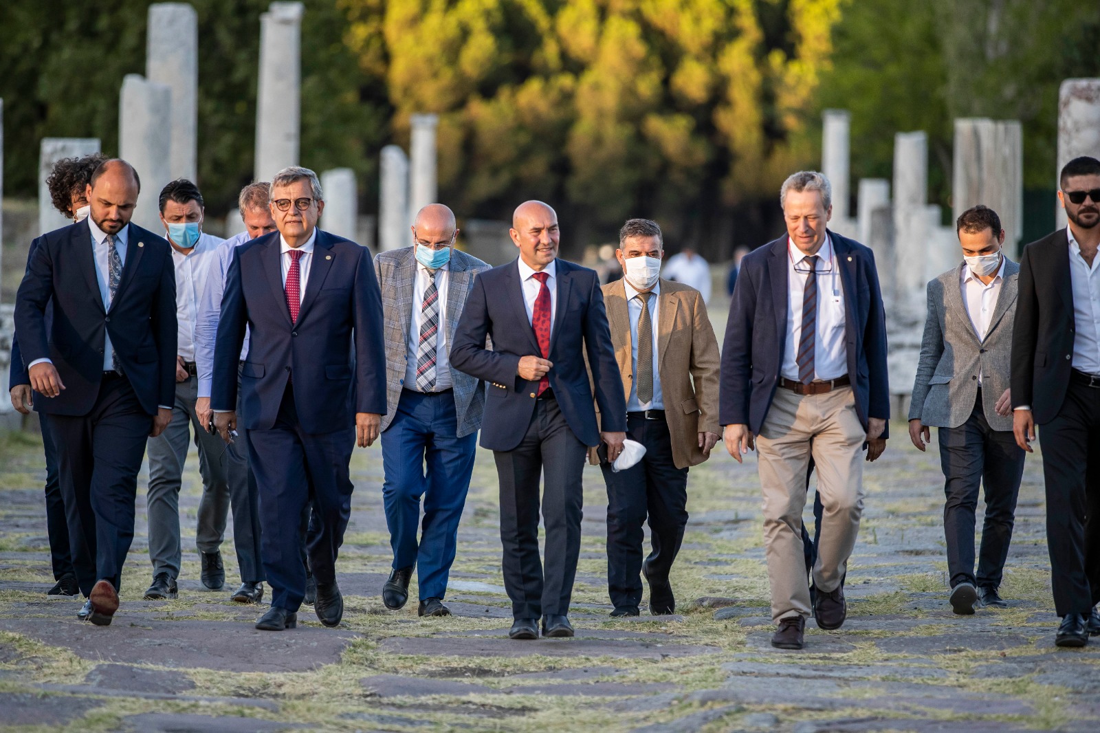 Zeus Sunağı’nın Getirilmesi İçin İzmir Tek Yürek