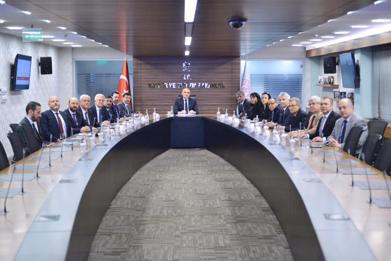 Bakan Ersoy, İzmir Başkanlar Kurulu ile Çeşme İçin Görüştü