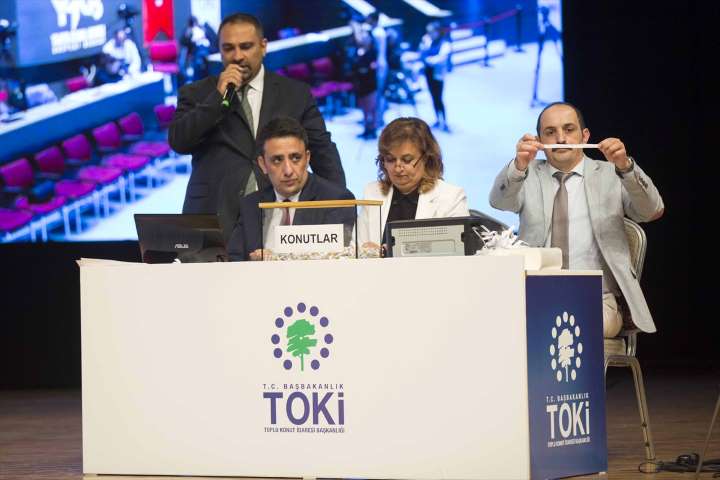 TOKİ Kayaşehir'de "2+1" Konutların Kura Çekimi Yapıldı