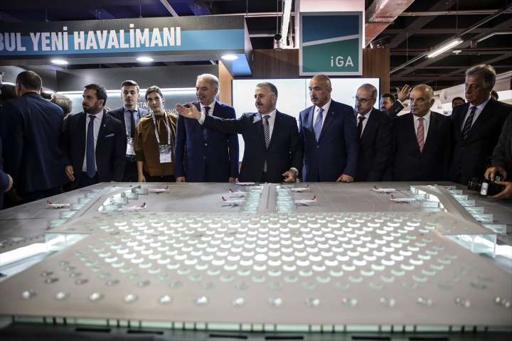 Bakan Arslan, Banliyö Tren Hatları İçin Tarih Verdi