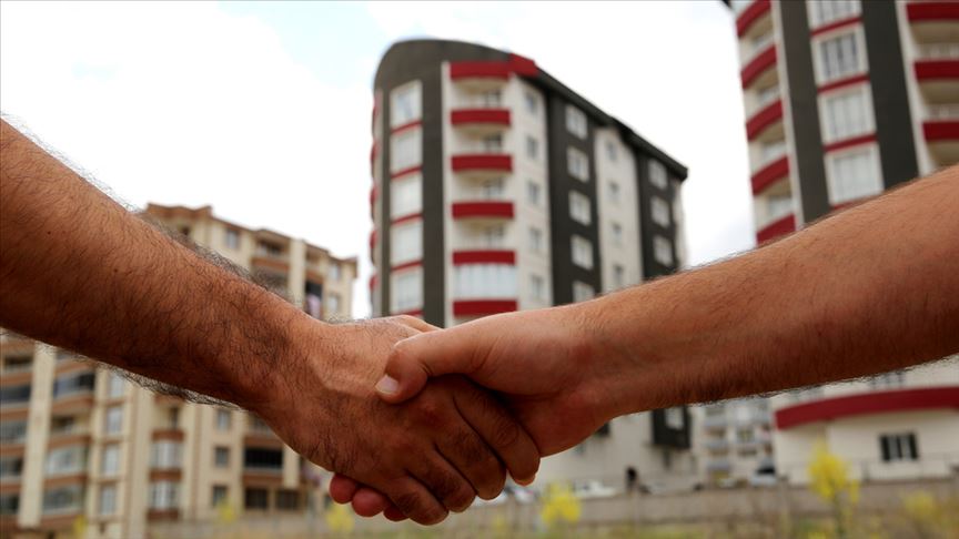 Türkiye'de yerleşik her 2 yabancıdan biri kendi evinde oturuyor