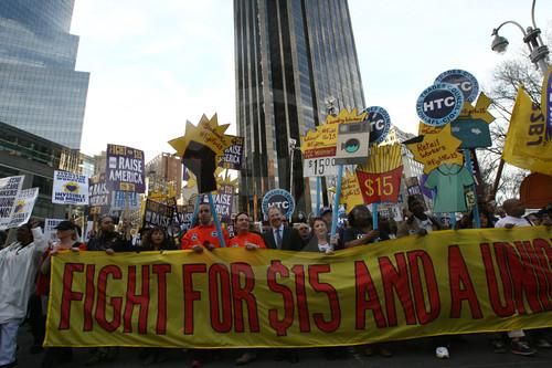 Amerikalı İşçiler, Saatlik Ücretin 15 Dolar Olması İçin Yürüdü