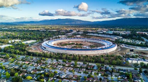 ABD'de Katolik Piskopos Milyon Dolarlık Konutu Reddetti