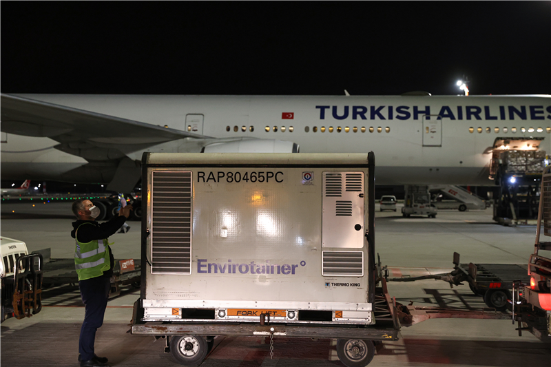 Çin'den sipariş edilen Kovid-19 aşılarının ikinci partisini taşıyan uçak Türkiye'ye geldi