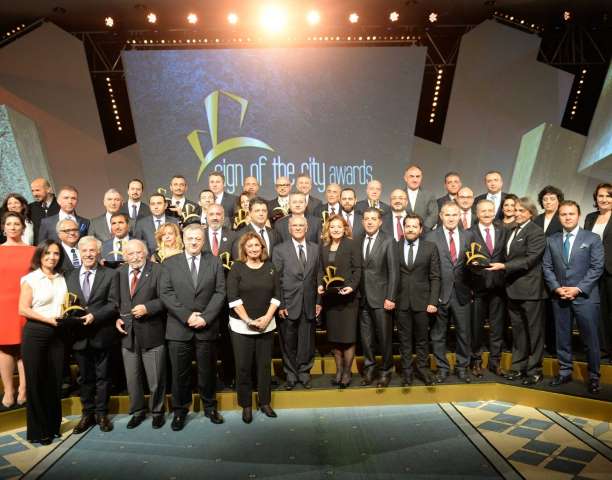 İnşaat Ve Gayrimenkul Sektörünün Temsilcileri "Sign Of The City Awards 2015" İftarında Buluştu