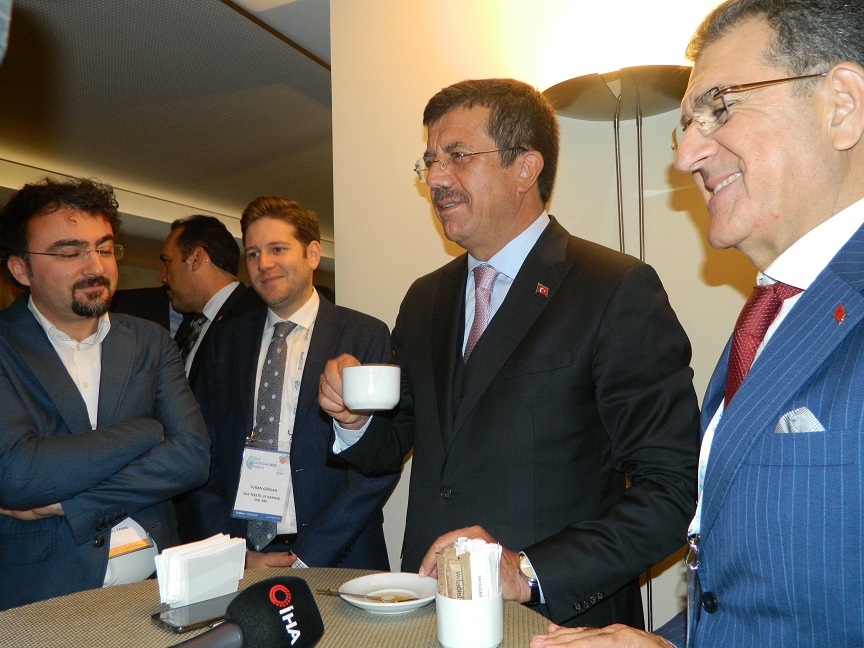 Zeybekci: İzmir Mahallenin En Güzel Kızı, Kim İstemez