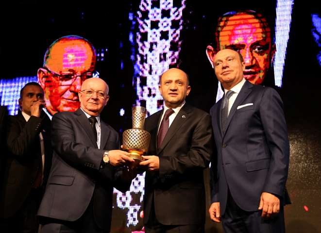 "Üreteceğimiz Araç Dört Tekerlekli Yürüyen Bilgisayar Olacak"