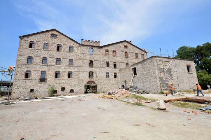 Un Fabrikasıydı, Kent Koleji Oluyor