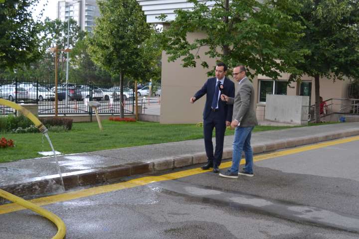 Geçirimli Beton Sayesinde Yağmur Suyu Yeraltıyla Buluşuyor