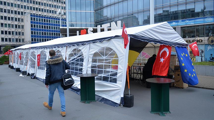 Belçika'daki Türkler Terörün Kanlı Yüzünü Anlatmak İçin Çadır Kurdu