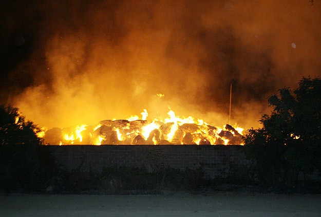 İzmir'de Kağıt Fabrikasında Yangın