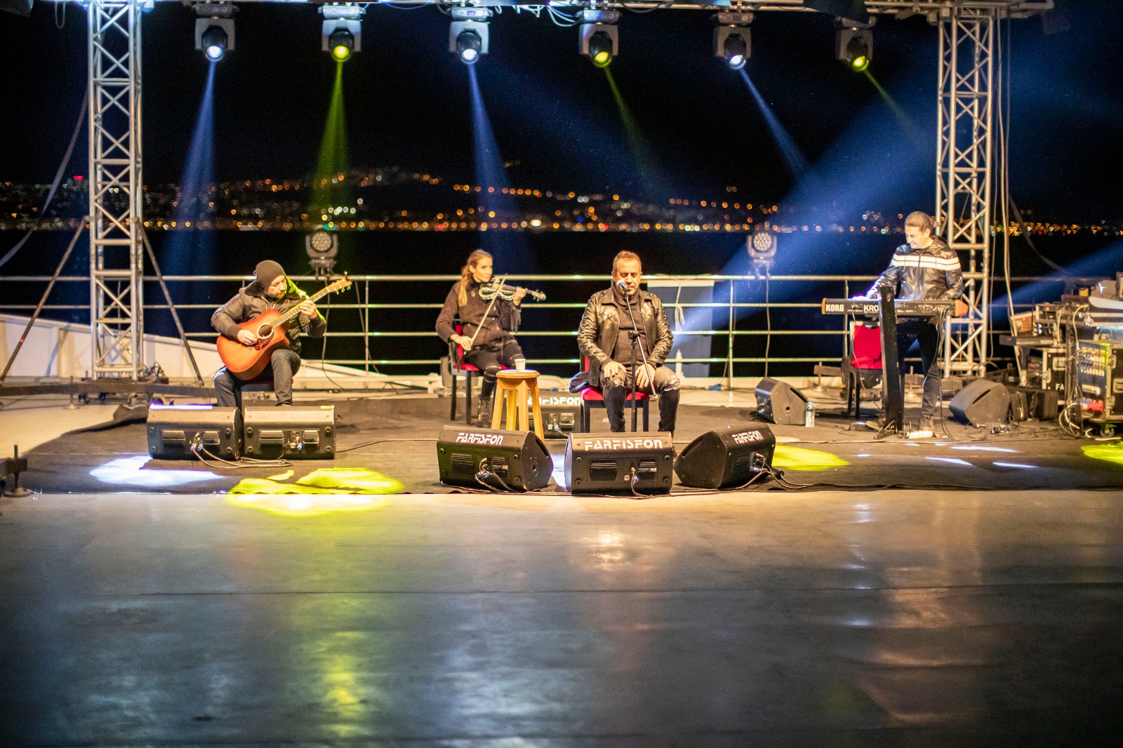 İzmir Körfezi’nde Tarihi Yüzüncü Yıl Konseri